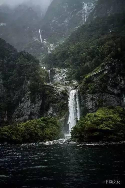 曼晚:曼联考虑更换训练基地,卡灵顿扩建升级会面临很多问题